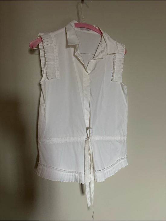 RIANI Tops - RIANI- size 4 US Sleeveless White Pleated Trim Tie-Front Blouse